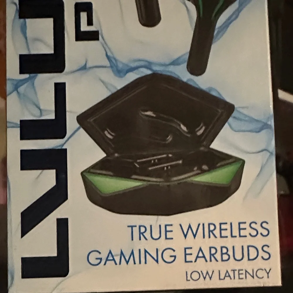 Vivitar Wireless Gaming Earbuds - Black and Green